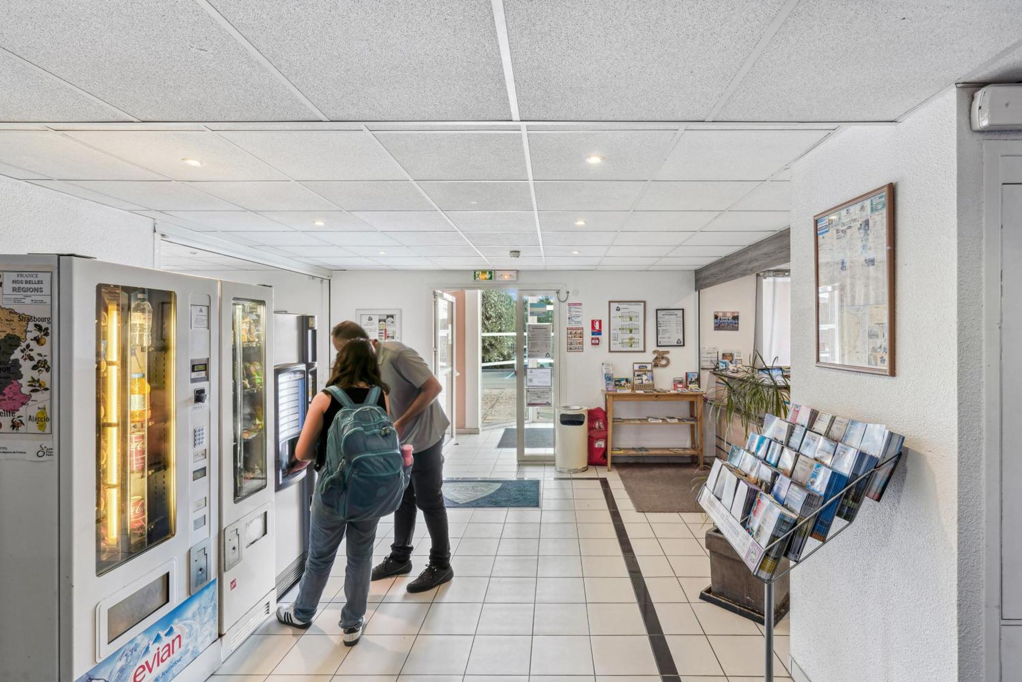 Hotel Akena Chateaurenard - Parc Des Expositions Avignon Exterior foto